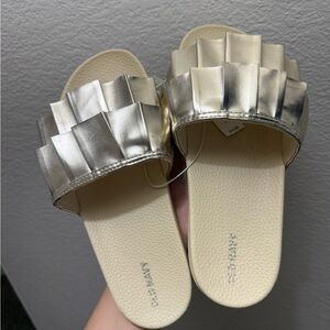 Old Navy Gold Kids Slide Sandals for girls. Size: 5-6. NEW
